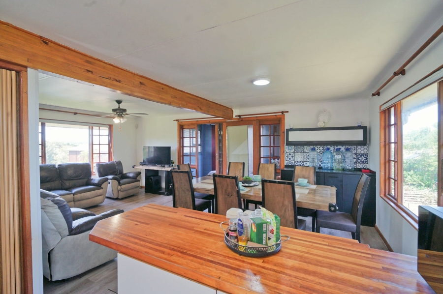 3 Bedroom Property for Sale in Cove Rock Eastern Cape